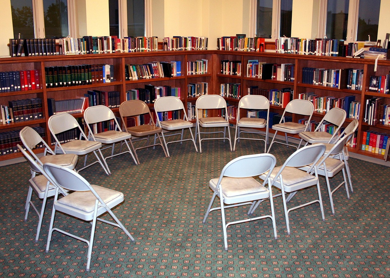 chairs-358404_1280.jpg